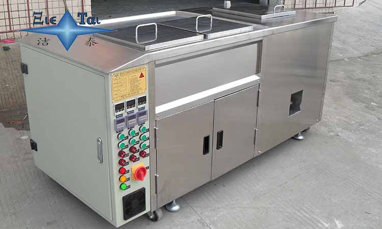 如何快速清洗汽車發(fā)動機(jī)上面的油污和積碳？1