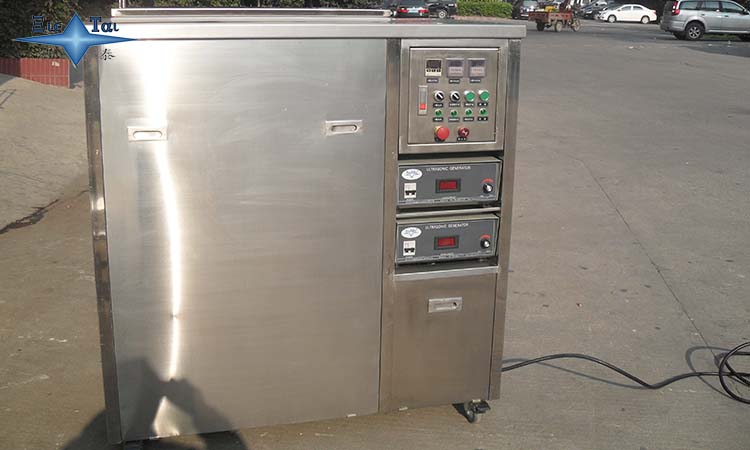 全自動(dòng)超聲波噴淋清洗機(jī)如何將產(chǎn)品清洗干凈的？