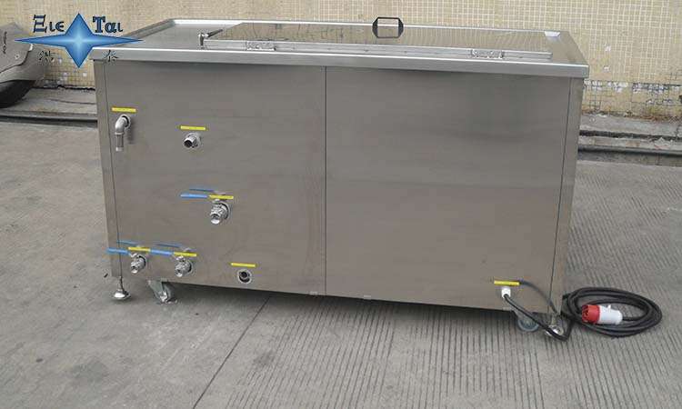 用什么來(lái)清洗發(fā)動(dòng)機(jī)零件的積碳？