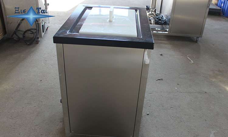 超聲波清洗機(jī)：提升金屬電池接頭導(dǎo)電性和壽命的效果和注意事項