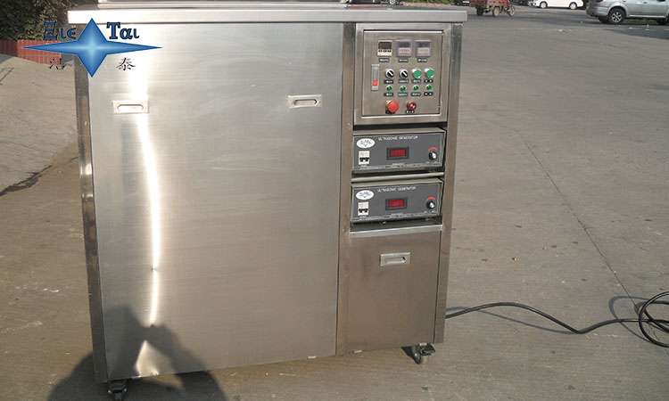 清洗金屬鐵軌:超聲波清洗機(jī)維護(hù)鐵路安全的重要工具 清洗金屬鐵軌:超聲波清洗機(jī)維護(hù)鐵路安全的重要工具