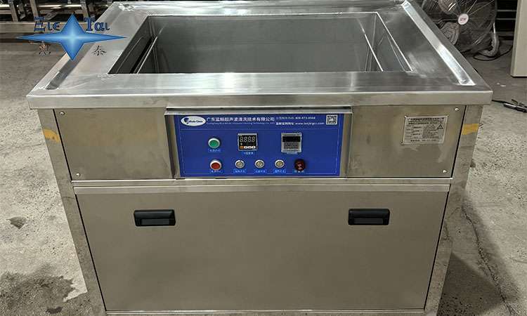 為什么超聲波清洗機(jī)不能洗木制品？深入解析材質(zhì)特性與正確清潔方法